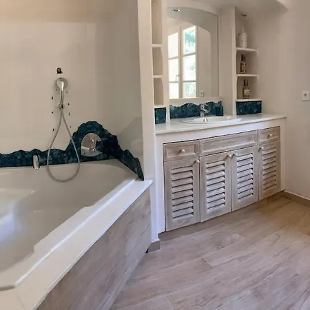 La Divine & Spa, Vue Mer, Au Calme Avec Piscine Et Villa *